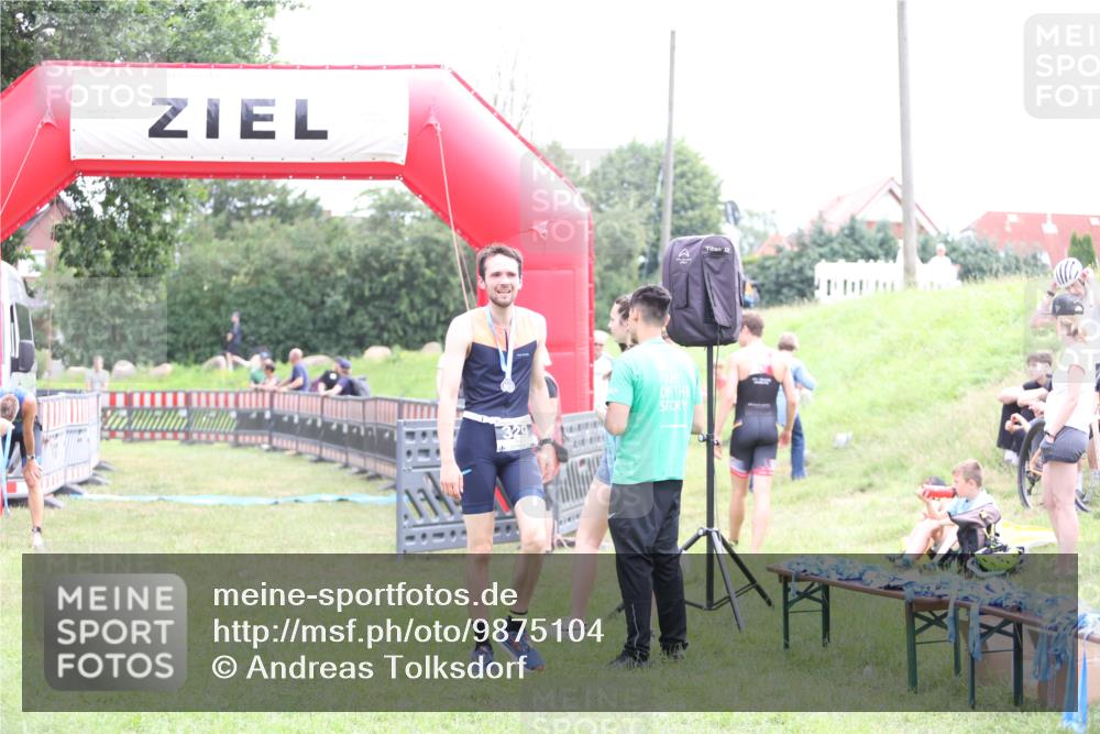 21.06.2026 - 29. Vierlanden-Triathlon Andreas Tolksdorf http://msf.ph/oto/9875104 21.06.2026 11:06:51 Ziel 320, 320 meine-sportfotos.de
