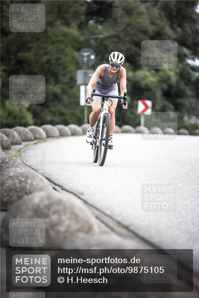 21.06.2026 - 29. Vierlanden-Triathlon H.Heesch http://msf.ph/oto/9875105 21.06.2026 12:19:49 Radfahren 731, 832 meine-sportfotos.de