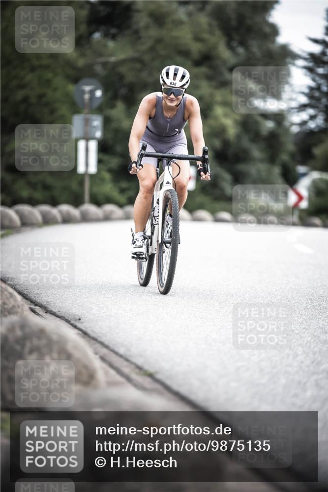 21.06.2026 - 29. Vierlanden-Triathlon H.Heesch http://msf.ph/oto/9875135 21.06.2026 12:19:50 Radfahren 731, 832 meine-sportfotos.de
