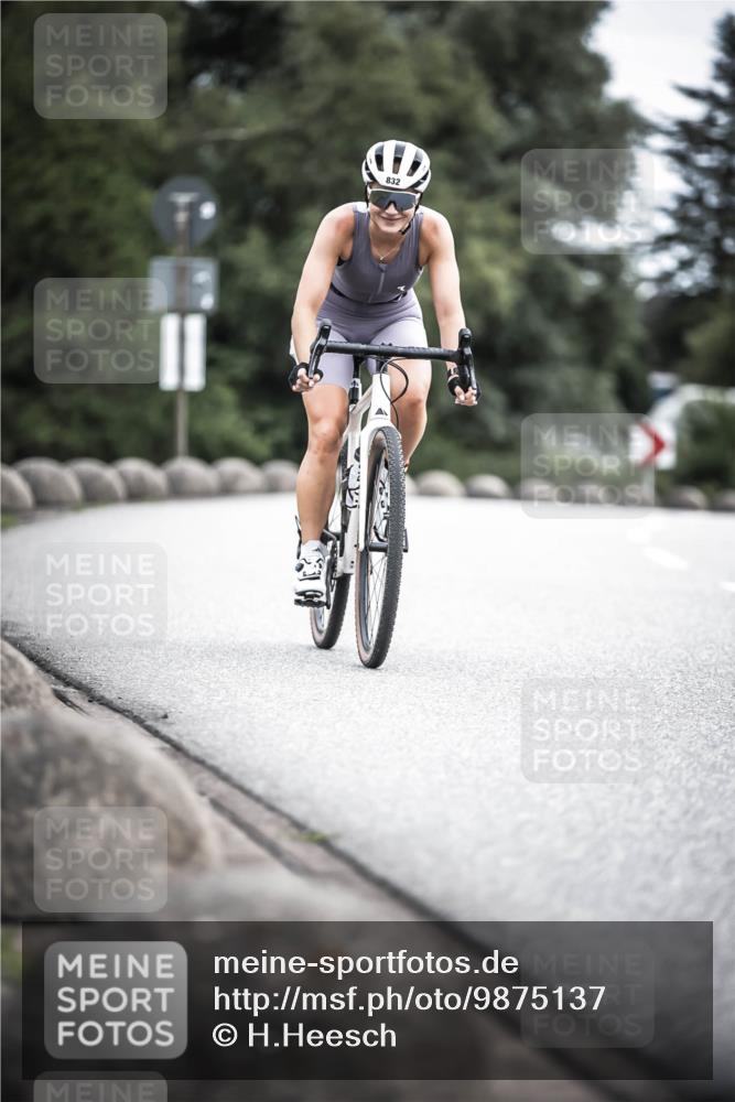 21.06.2026 - 29. Vierlanden-Triathlon H.Heesch http://msf.ph/oto/9875137 21.06.2026 12:19:50 Radfahren 731, 832 meine-sportfotos.de