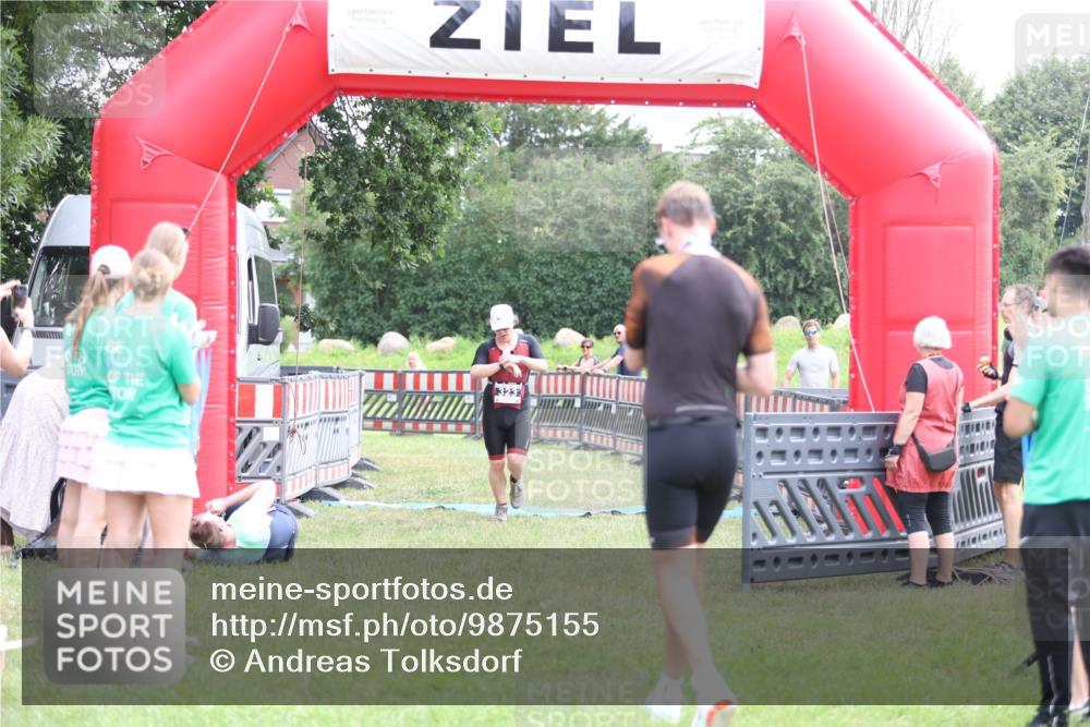 21.06.2026 - 29. Vierlanden-Triathlon Andreas Tolksdorf http://msf.ph/oto/9875155 21.06.2026 11:07:07 Ziel 323, 323 meine-sportfotos.de