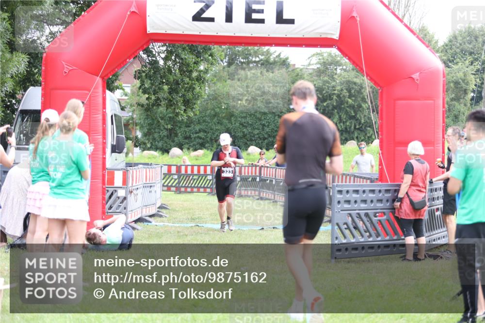 21.06.2026 - 29. Vierlanden-Triathlon Andreas Tolksdorf http://msf.ph/oto/9875162 21.06.2026 11:07:07 Ziel 323, 323 meine-sportfotos.de
