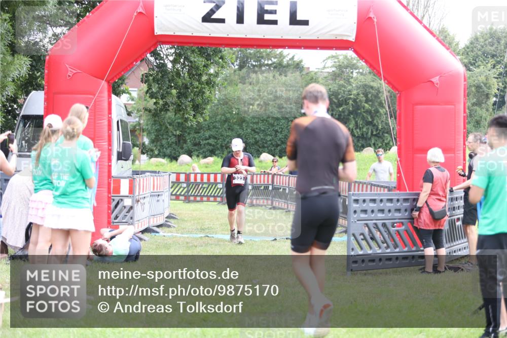 21.06.2026 - 29. Vierlanden-Triathlon Andreas Tolksdorf http://msf.ph/oto/9875170 21.06.2026 11:07:07 Ziel 323, 323 meine-sportfotos.de