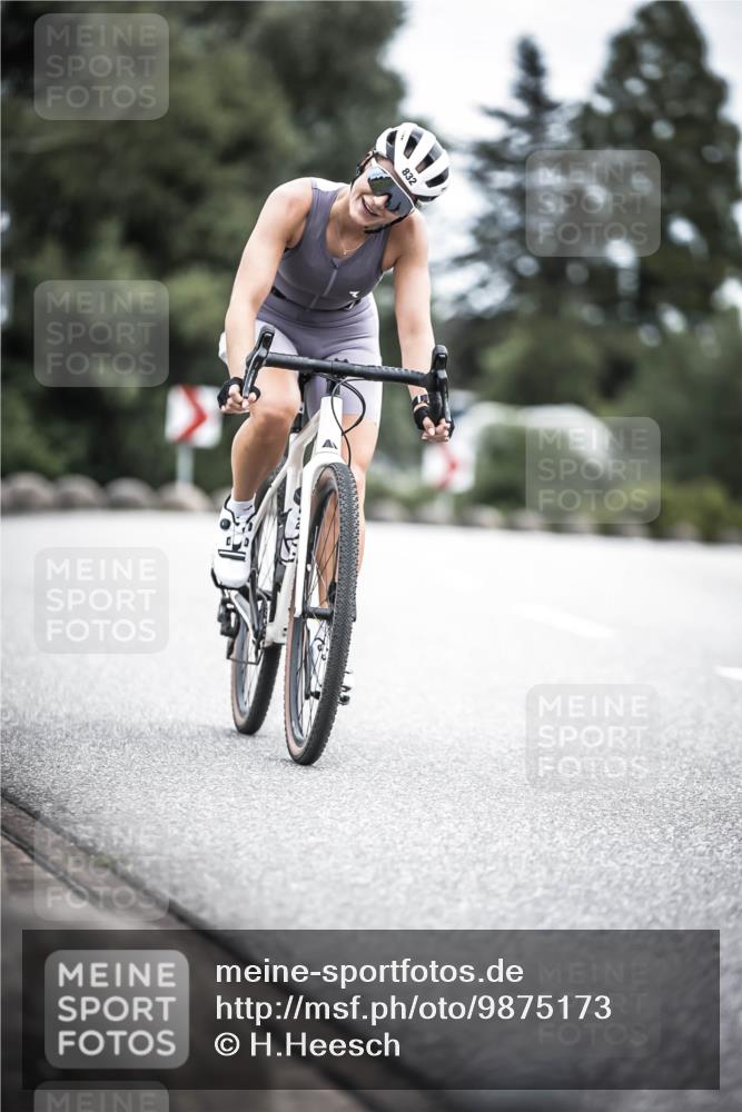21.06.2026 - 29. Vierlanden-Triathlon H.Heesch http://msf.ph/oto/9875173 21.06.2026 12:19:50 Radfahren 731, 832 meine-sportfotos.de