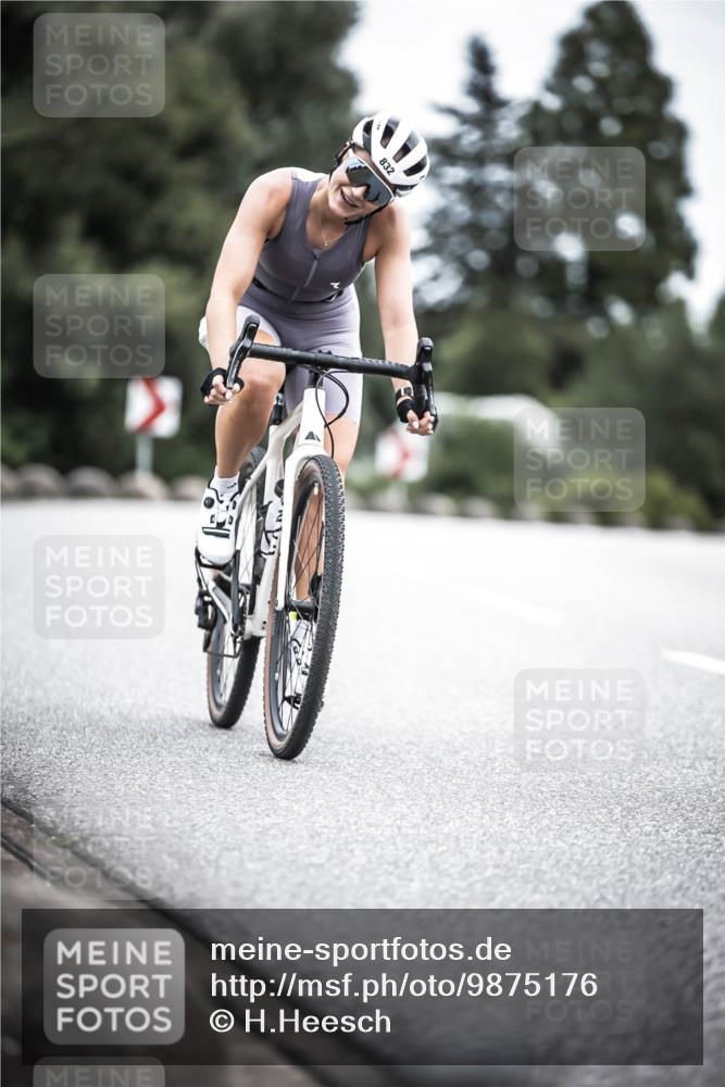21.06.2026 - 29. Vierlanden-Triathlon H.Heesch http://msf.ph/oto/9875176 21.06.2026 12:19:50 Radfahren 731, 832 meine-sportfotos.de