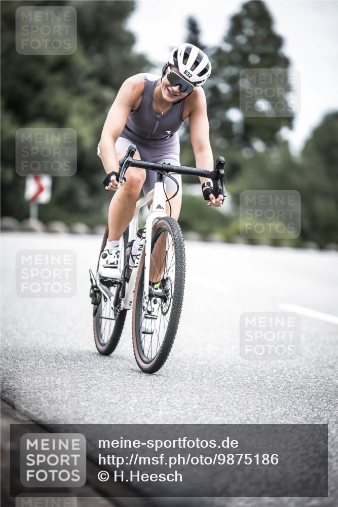 21.06.2026 - 29. Vierlanden-Triathlon H.Heesch http://msf.ph/oto/9875186 21.06.2026 12:19:50 Radfahren 731, 832 meine-sportfotos.de