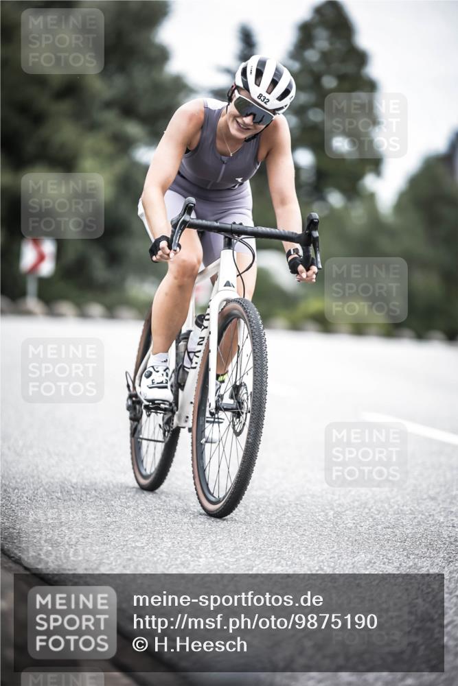 21.06.2026 - 29. Vierlanden-Triathlon H.Heesch http://msf.ph/oto/9875190 21.06.2026 12:19:50 Radfahren 731, 832 meine-sportfotos.de