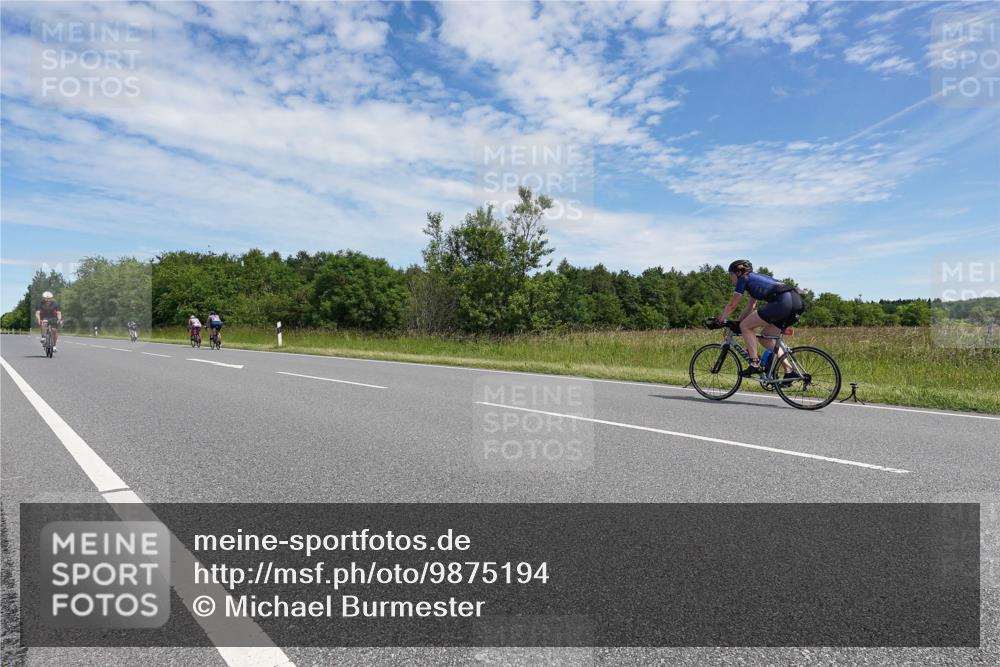 21.06.2026 - Viking Triathlon Michael Burmester http://msf.ph/oto/9875194 21.06.2026 13:00:50 Radfahren 377, 416, 511, 521, 529 meine-sportfotos.de