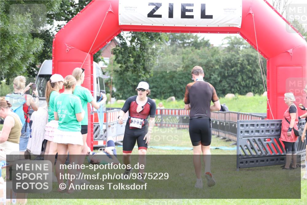 21.06.2026 - 29. Vierlanden-Triathlon Andreas Tolksdorf http://msf.ph/oto/9875229 21.06.2026 11:07:10 Ziel 323, 323 meine-sportfotos.de