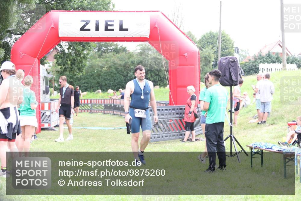21.06.2026 - 29. Vierlanden-Triathlon Andreas Tolksdorf http://msf.ph/oto/9875260 21.06.2026 11:07:36 Ziel 207, 207 meine-sportfotos.de