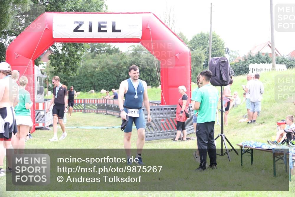 21.06.2026 - 29. Vierlanden-Triathlon Andreas Tolksdorf http://msf.ph/oto/9875267 21.06.2026 11:07:36 Ziel 207, 207 meine-sportfotos.de