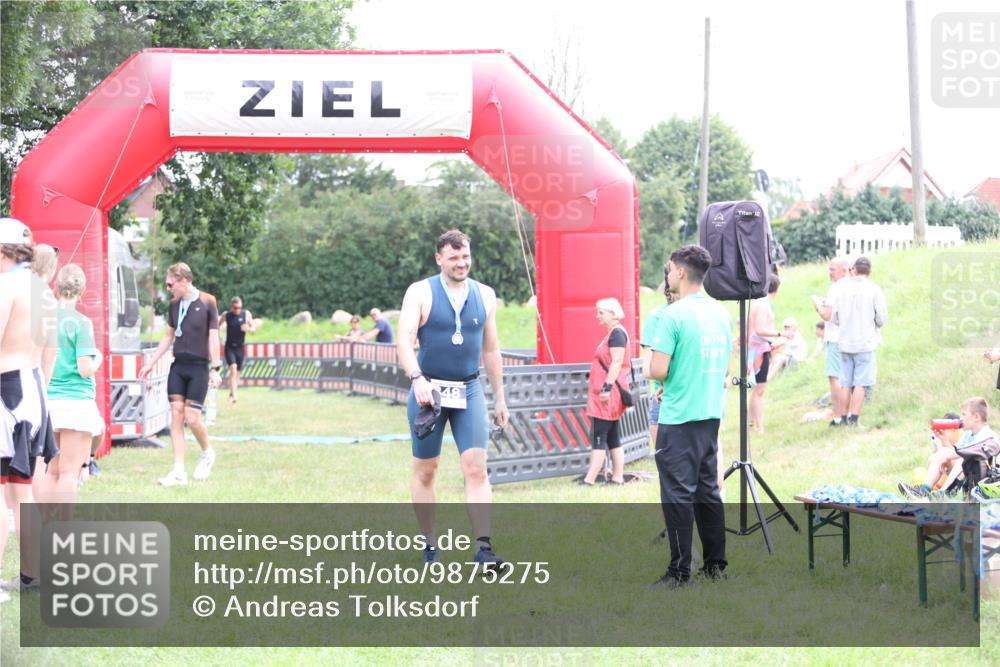 21.06.2026 - 29. Vierlanden-Triathlon Andreas Tolksdorf http://msf.ph/oto/9875275 21.06.2026 11:07:36 Ziel 207, 207 meine-sportfotos.de