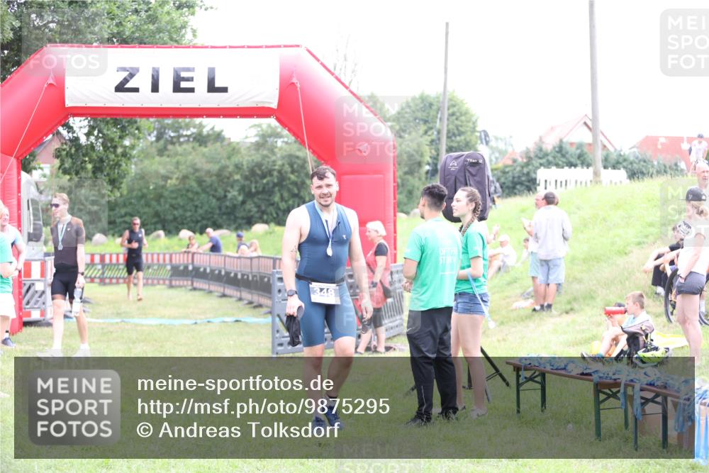 21.06.2026 - 29. Vierlanden-Triathlon Andreas Tolksdorf http://msf.ph/oto/9875295 21.06.2026 11:07:37 Ziel 207, 207 meine-sportfotos.de