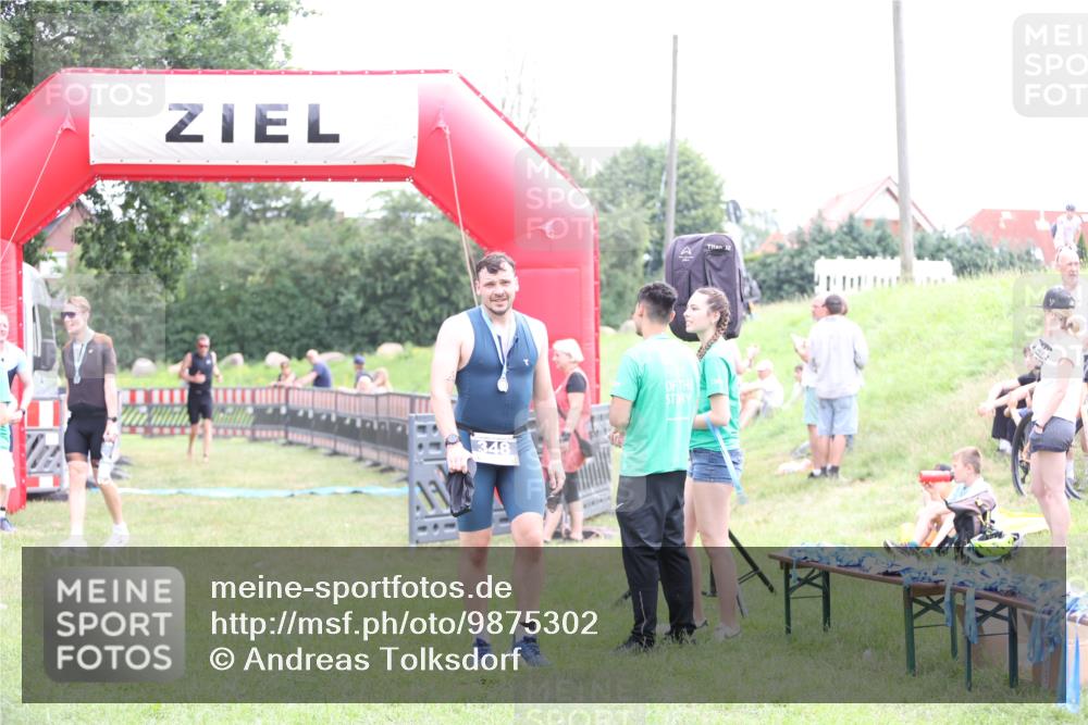21.06.2026 - 29. Vierlanden-Triathlon Andreas Tolksdorf http://msf.ph/oto/9875302 21.06.2026 11:07:37 Ziel 207, 207 meine-sportfotos.de