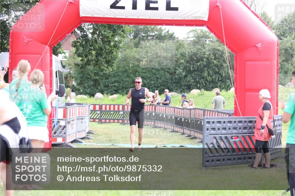 21.06.2026 - 29. Vierlanden-Triathlon Andreas Tolksdorf http://msf.ph/oto/9875332 21.06.2026 11:07:41 Ziel 207, 207 meine-sportfotos.de