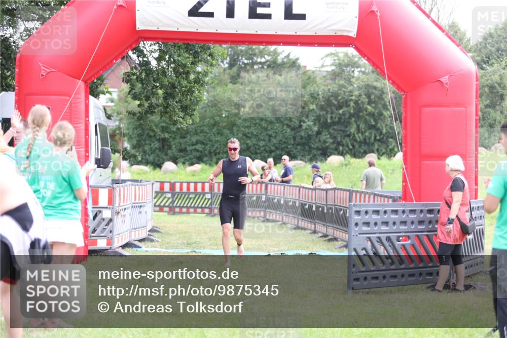 21.06.2026 - 29. Vierlanden-Triathlon Andreas Tolksdorf http://msf.ph/oto/9875345 21.06.2026 11:07:41 Ziel 207, 207 meine-sportfotos.de