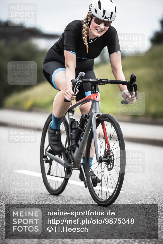 21.06.2026 - 29. Vierlanden-Triathlon H.Heesch http://msf.ph/oto/9875348 21.06.2026 12:20:47 Radfahren 830, 853 meine-sportfotos.de