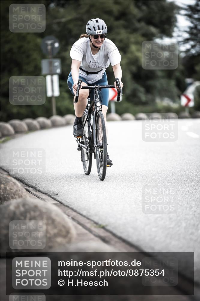 21.06.2026 - 29. Vierlanden-Triathlon H.Heesch http://msf.ph/oto/9875354 21.06.2026 12:21:57 Radfahren 888, 898 meine-sportfotos.de