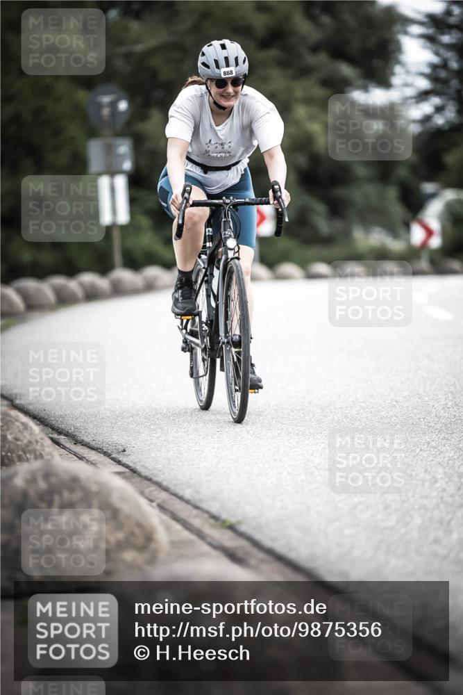 21.06.2026 - 29. Vierlanden-Triathlon H.Heesch http://msf.ph/oto/9875356 21.06.2026 12:21:57 Radfahren 888, 898 meine-sportfotos.de