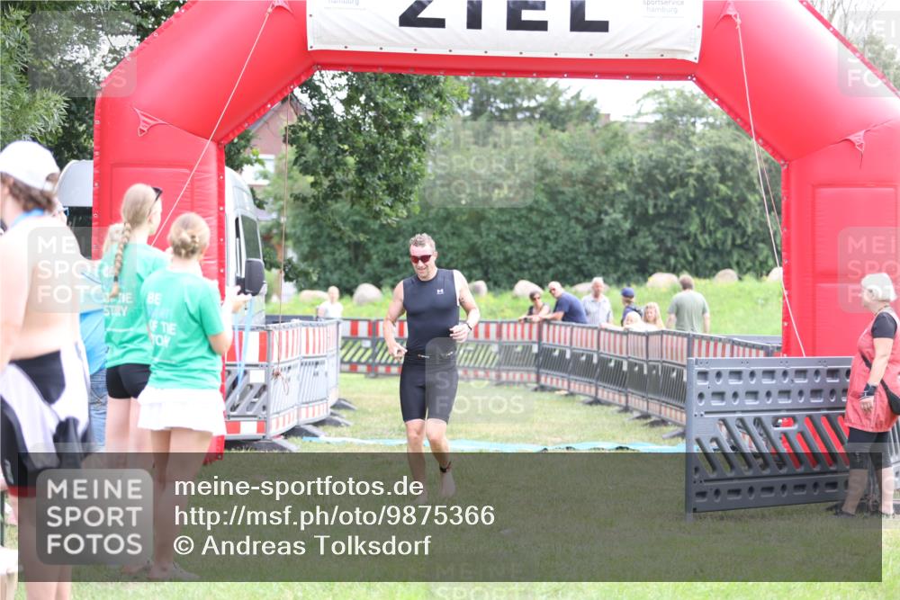 21.06.2026 - 29. Vierlanden-Triathlon Andreas Tolksdorf http://msf.ph/oto/9875366 21.06.2026 11:07:43 Ziel 207, 207 meine-sportfotos.de