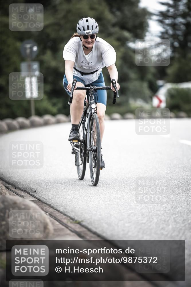 21.06.2026 - 29. Vierlanden-Triathlon H.Heesch http://msf.ph/oto/9875372 21.06.2026 12:21:57 Radfahren 888, 898 meine-sportfotos.de