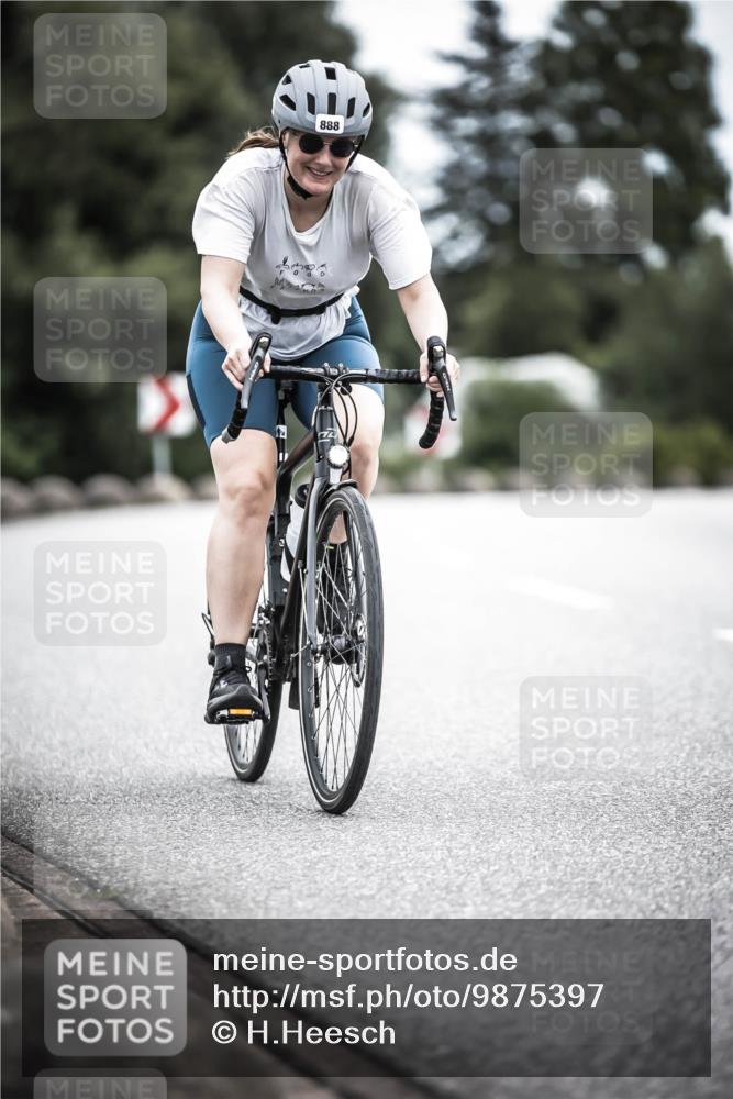 21.06.2026 - 29. Vierlanden-Triathlon H.Heesch http://msf.ph/oto/9875397 21.06.2026 12:21:58 Radfahren 888, 898 meine-sportfotos.de