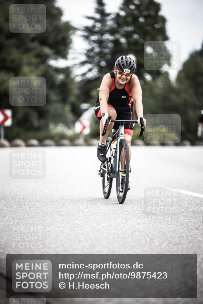 21.06.2026 - 29. Vierlanden-Triathlon H.Heesch http://msf.ph/oto/9875423 21.06.2026 12:22:09 Radfahren 687, 836, 841, 850 meine-sportfotos.de