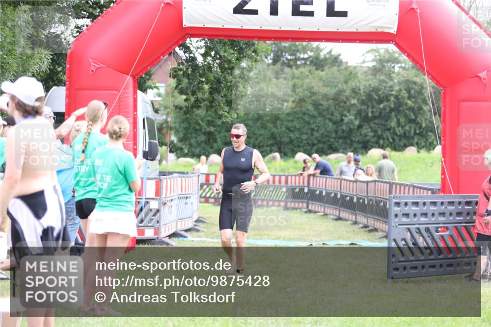21.06.2026 - 29. Vierlanden-Triathlon Andreas Tolksdorf http://msf.ph/oto/9875428 21.06.2026 11:07:43 Ziel 207, 207 meine-sportfotos.de