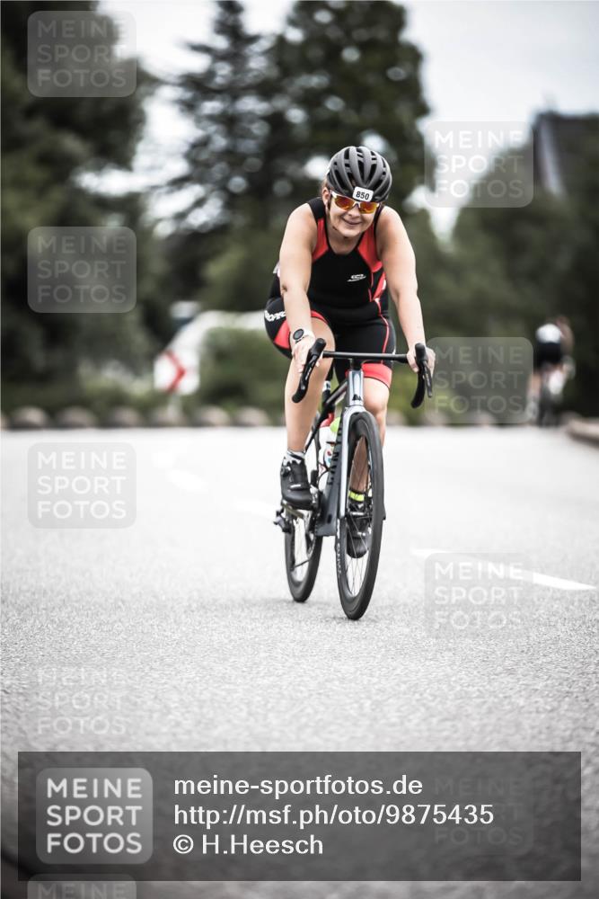 21.06.2026 - 29. Vierlanden-Triathlon H.Heesch http://msf.ph/oto/9875435 21.06.2026 12:22:10 Radfahren 687, 737, 836, 841, 850 meine-sportfotos.de