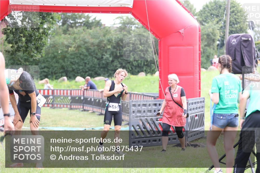 21.06.2026 - 29. Vierlanden-Triathlon Andreas Tolksdorf http://msf.ph/oto/9875437 21.06.2026 11:08:01 Ziel 345, 349, 425, 345, 349, 425 meine-sportfotos.de