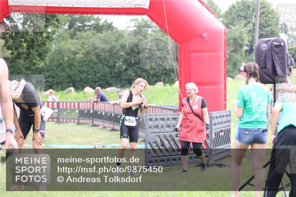 21.06.2026 - 29. Vierlanden-Triathlon Andreas Tolksdorf http://msf.ph/oto/9875450 21.06.2026 11:08:01 Ziel 345, 349, 425, 345, 349, 425 meine-sportfotos.de