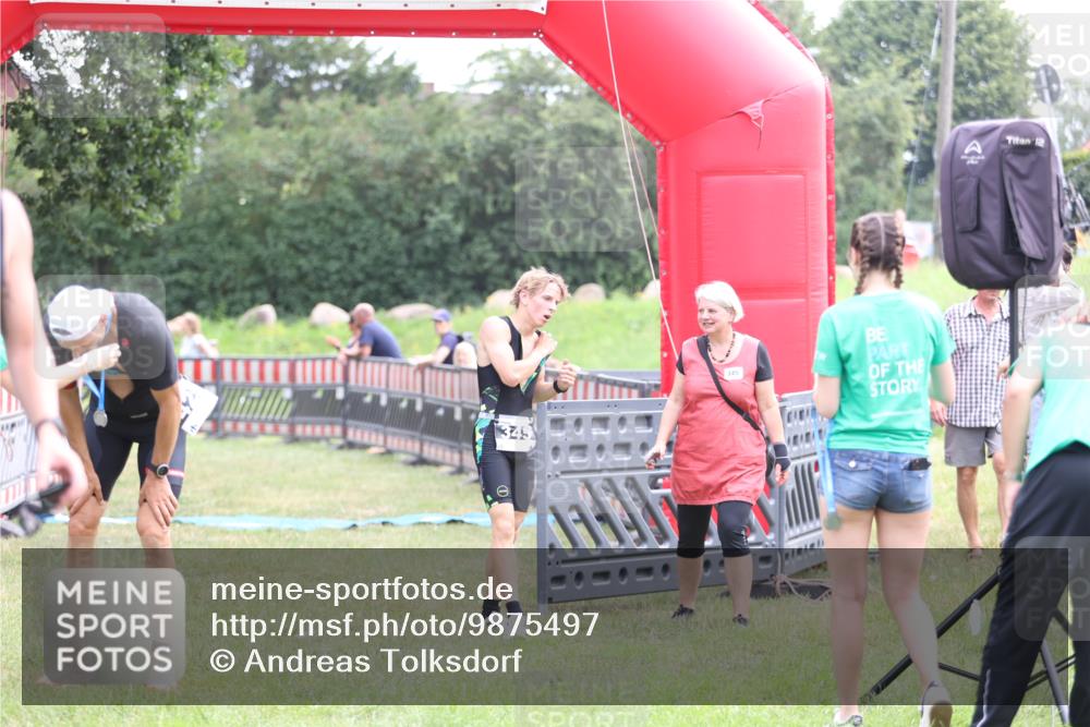 21.06.2026 - 29. Vierlanden-Triathlon Andreas Tolksdorf http://msf.ph/oto/9875497 21.06.2026 11:08:01 Ziel 345, 349, 425, 345, 349, 425 meine-sportfotos.de