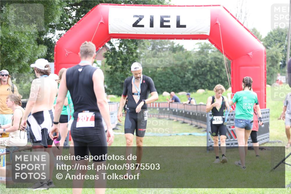 21.06.2026 - 29. Vierlanden-Triathlon Andreas Tolksdorf http://msf.ph/oto/9875503 21.06.2026 11:08:03 Ziel 345, 349, 345, 349 meine-sportfotos.de