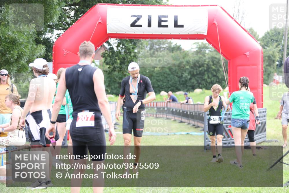 21.06.2026 - 29. Vierlanden-Triathlon Andreas Tolksdorf http://msf.ph/oto/9875509 21.06.2026 11:08:03 Ziel 345, 349, 345, 349 meine-sportfotos.de