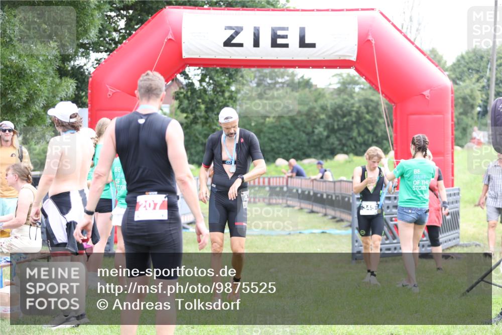 21.06.2026 - 29. Vierlanden-Triathlon Andreas Tolksdorf http://msf.ph/oto/9875525 21.06.2026 11:08:03 Ziel 345, 349, 345, 349 meine-sportfotos.de