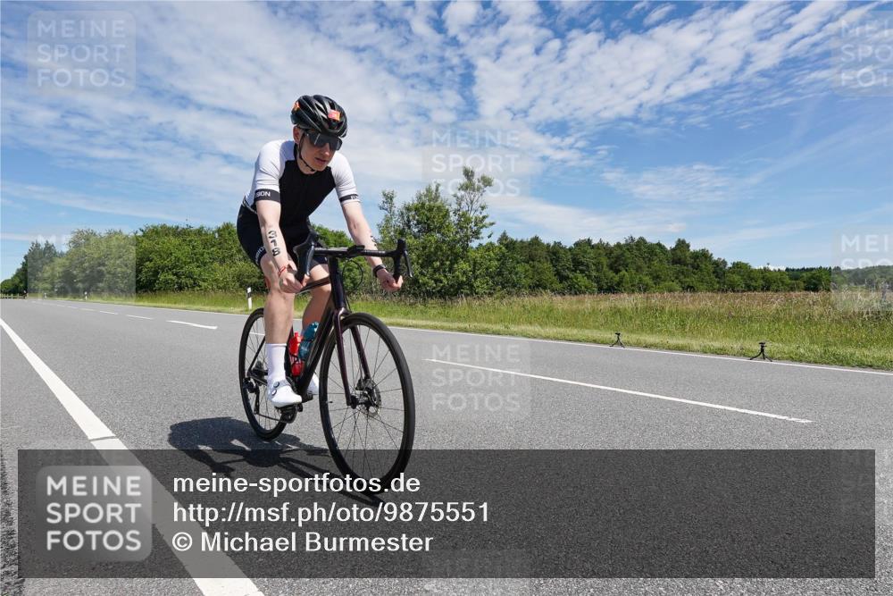21.06.2026 - Viking Triathlon Michael Burmester http://msf.ph/oto/9875551 21.06.2026 13:08:46 Radfahren 207, 207, 318, 439 meine-sportfotos.de