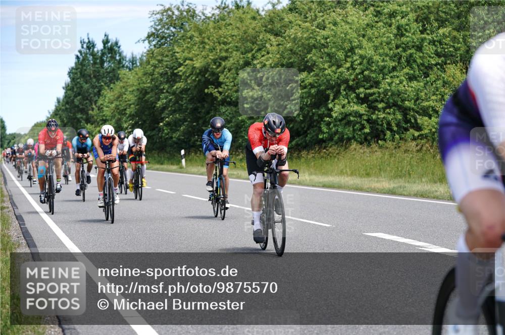21.06.2026 - Viking Triathlon Michael Burmester http://msf.ph/oto/9875570 21.06.2026 12:52:32 Radfahren 63, 64, 75, 87, 89, 95, 118, 162, 198, 252, 275, 302, 411, 459, 460, 464, 490, 522, 552, 619 meine-sportfotos.de