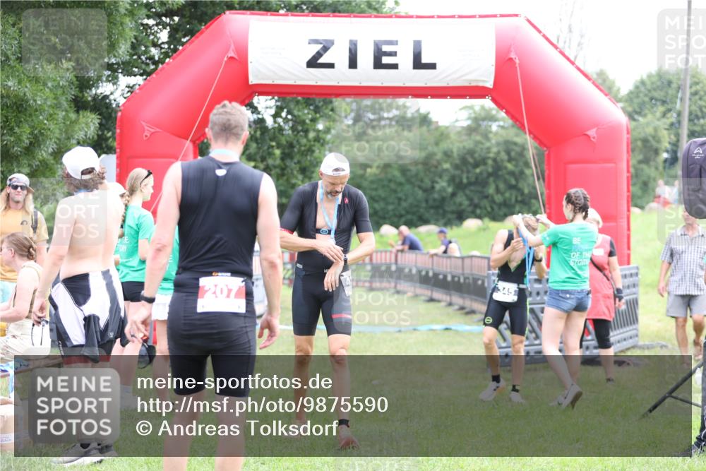 21.06.2026 - 29. Vierlanden-Triathlon Andreas Tolksdorf http://msf.ph/oto/9875590 21.06.2026 11:08:03 Ziel 345, 349, 345, 349 meine-sportfotos.de