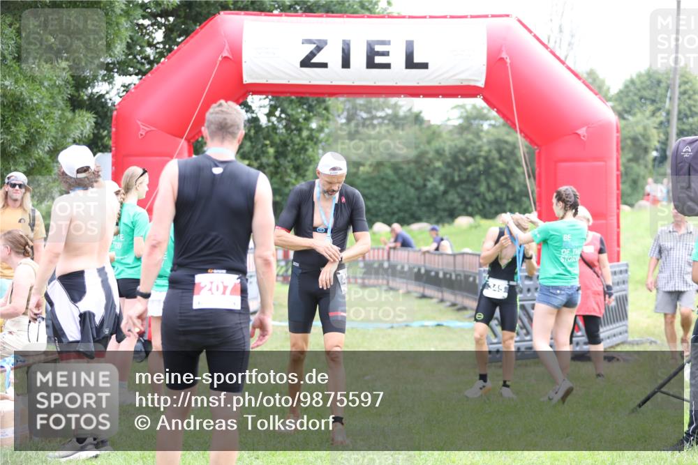 21.06.2026 - 29. Vierlanden-Triathlon Andreas Tolksdorf http://msf.ph/oto/9875597 21.06.2026 11:08:03 Ziel 345, 349, 345, 349 meine-sportfotos.de