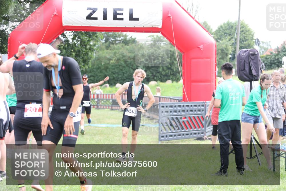 21.06.2026 - 29. Vierlanden-Triathlon Andreas Tolksdorf http://msf.ph/oto/9875600 21.06.2026 11:08:07 Ziel 349, 349 meine-sportfotos.de