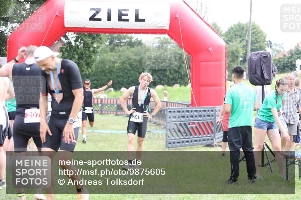 21.06.2026 - 29. Vierlanden-Triathlon Andreas Tolksdorf http://msf.ph/oto/9875605 21.06.2026 11:08:07 Ziel 349, 349 meine-sportfotos.de