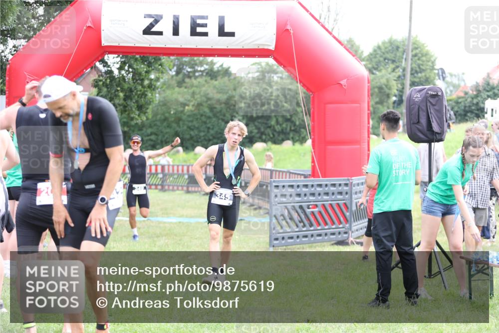 21.06.2026 - 29. Vierlanden-Triathlon Andreas Tolksdorf http://msf.ph/oto/9875619 21.06.2026 11:08:07 Ziel 349, 349 meine-sportfotos.de