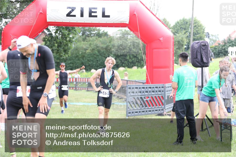 21.06.2026 - 29. Vierlanden-Triathlon Andreas Tolksdorf http://msf.ph/oto/9875626 21.06.2026 11:08:07 Ziel 349, 349 meine-sportfotos.de