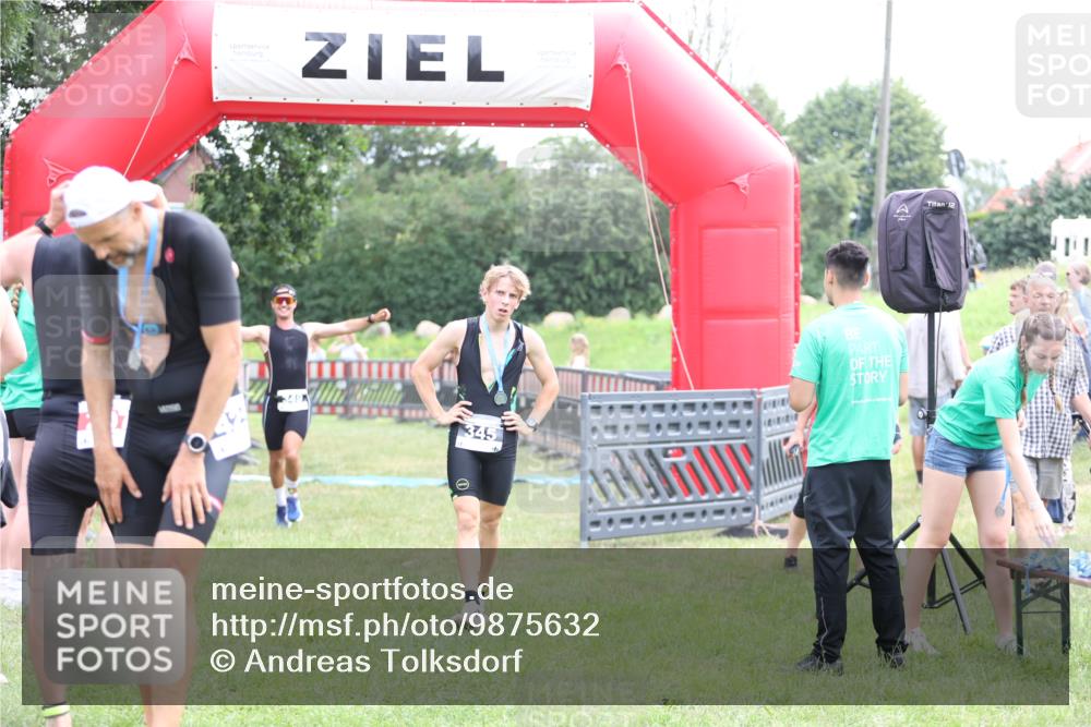21.06.2026 - 29. Vierlanden-Triathlon Andreas Tolksdorf http://msf.ph/oto/9875632 21.06.2026 11:08:07 Ziel 349, 349 meine-sportfotos.de