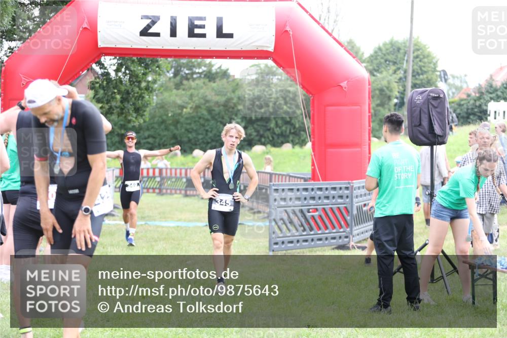 21.06.2026 - 29. Vierlanden-Triathlon Andreas Tolksdorf http://msf.ph/oto/9875643 21.06.2026 11:08:07 Ziel 349, 349 meine-sportfotos.de