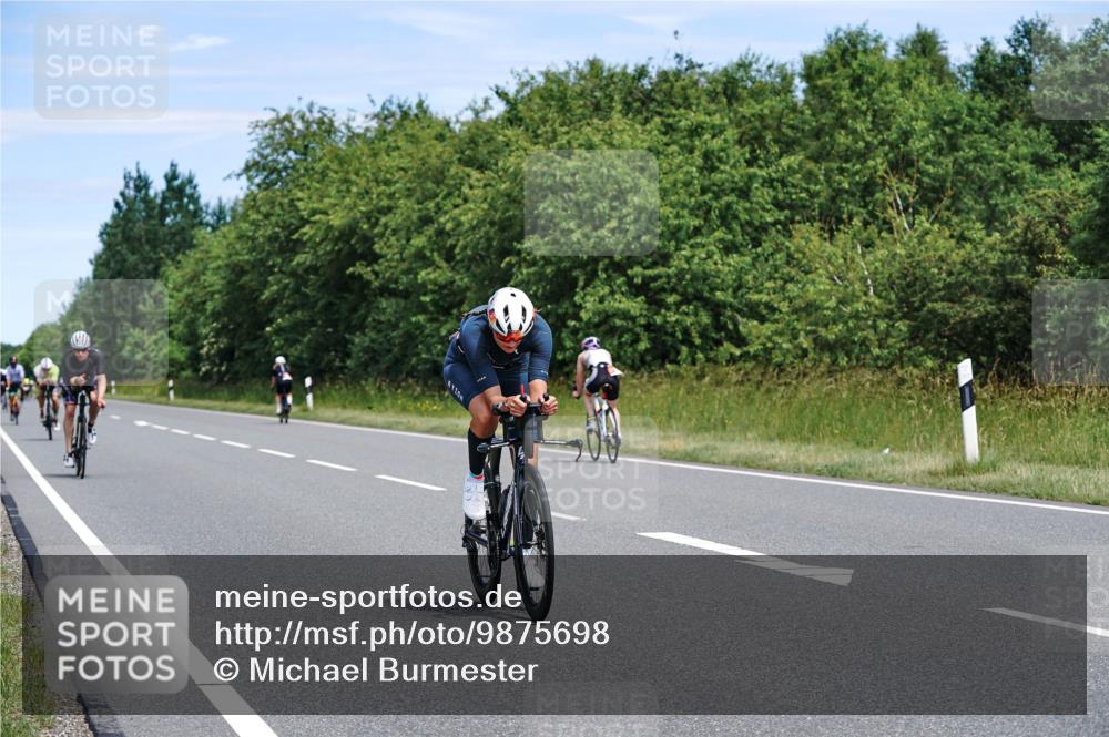 21.06.2026 - Viking Triathlon Michael Burmester http://msf.ph/oto/9875698 21.06.2026 12:52:40 Radfahren 63, 64, 75, 87, 89, 95, 118, 162, 269, 275, 302, 459, 460, 484, 490, 522, 552 meine-sportfotos.de