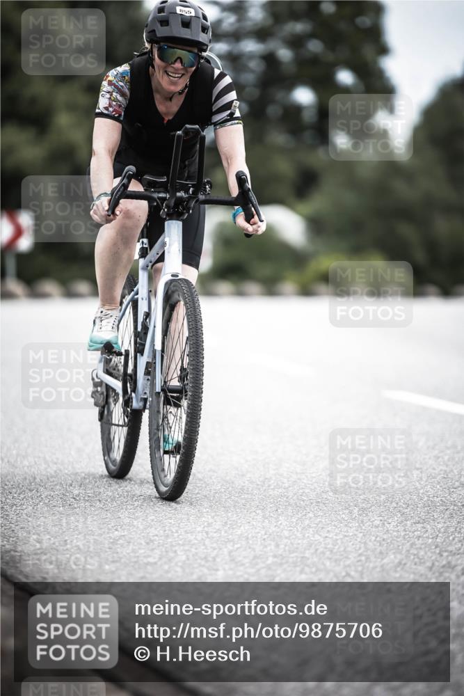 21.06.2026 - 29. Vierlanden-Triathlon H.Heesch http://msf.ph/oto/9875706 21.06.2026 12:24:01 Radfahren 780, 855 meine-sportfotos.de