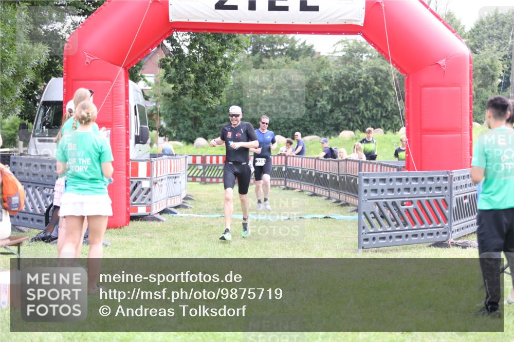 21.06.2026 - 29. Vierlanden-Triathlon Andreas Tolksdorf http://msf.ph/oto/9875719 21.06.2026 11:08:46 Ziel 324, 429, 324, 429 meine-sportfotos.de