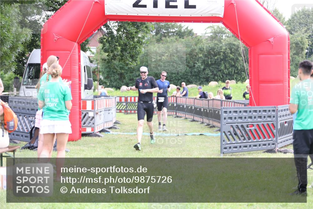 21.06.2026 - 29. Vierlanden-Triathlon Andreas Tolksdorf http://msf.ph/oto/9875726 21.06.2026 11:08:46 Ziel 324, 429, 324, 429 meine-sportfotos.de