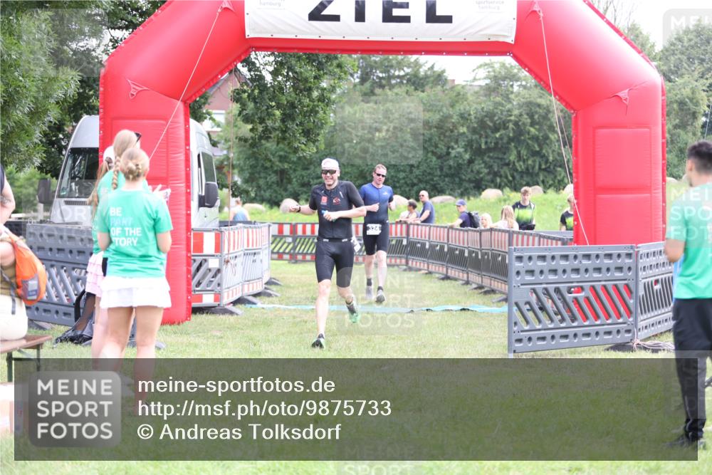 21.06.2026 - 29. Vierlanden-Triathlon Andreas Tolksdorf http://msf.ph/oto/9875733 21.06.2026 11:08:46 Ziel 324, 429, 324, 429 meine-sportfotos.de